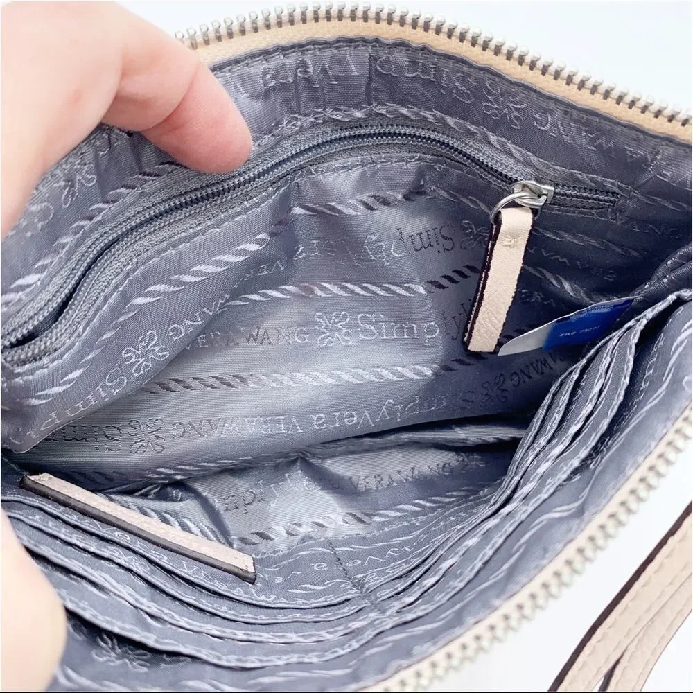 Vera Wang Peach Wristlet Wallet NWOT‎